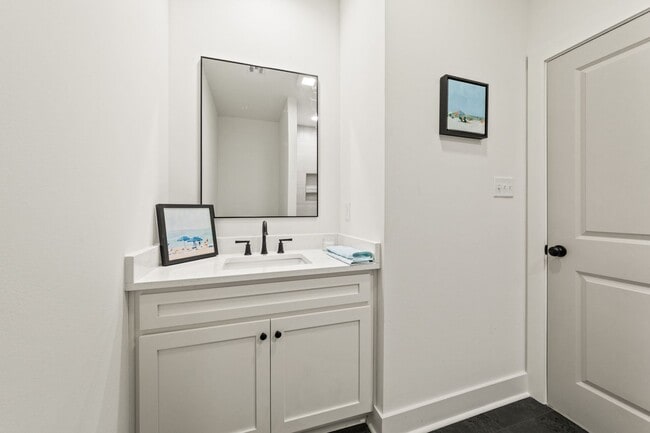 Building Photo - FOR RENT in WEST VILLAGE!