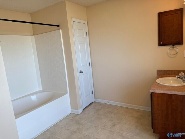 Building Photo - 128 Clover Ridge Dr
