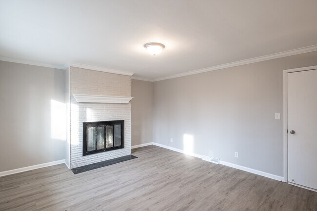 Building Photo - 420 Stoneybrook Dr