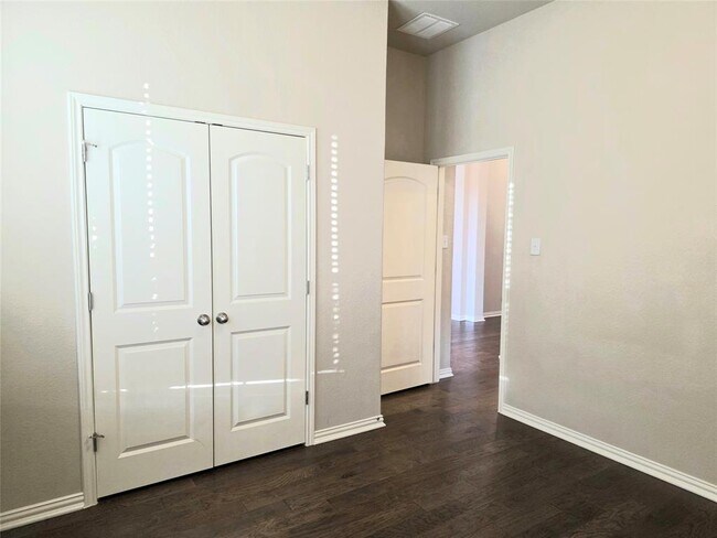 Building Photo - 129 Belford St