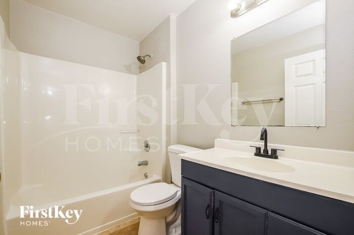 Building Photo - 3325 Croton Ave