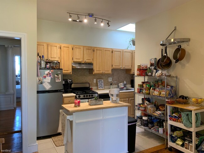 Building Photo - 3 br, 2 bath  - 830 Pine St Apt 5AB