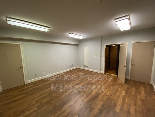 Building Photo - 11225 N Club Dr