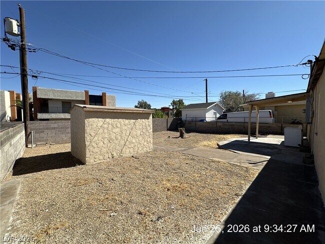 Building Photo - 148 W Victory Rd