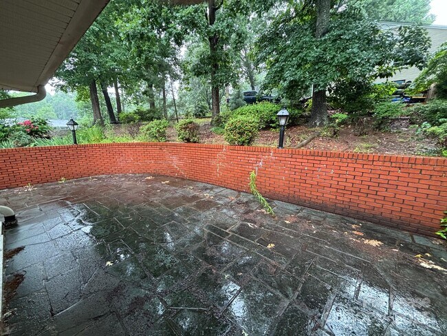 Building Photo - 207 Oak Dr
