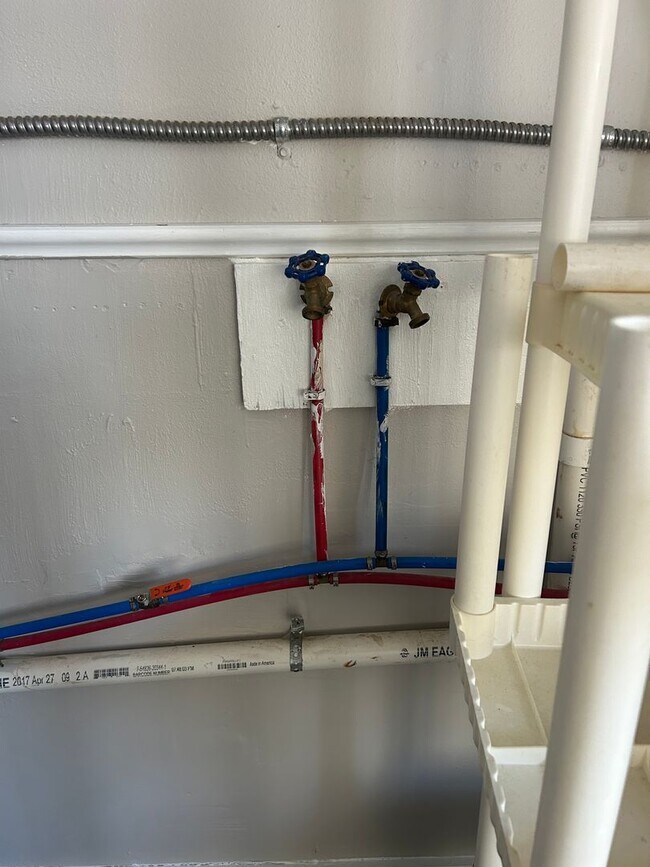 Building Photo - 401 Hannibal St