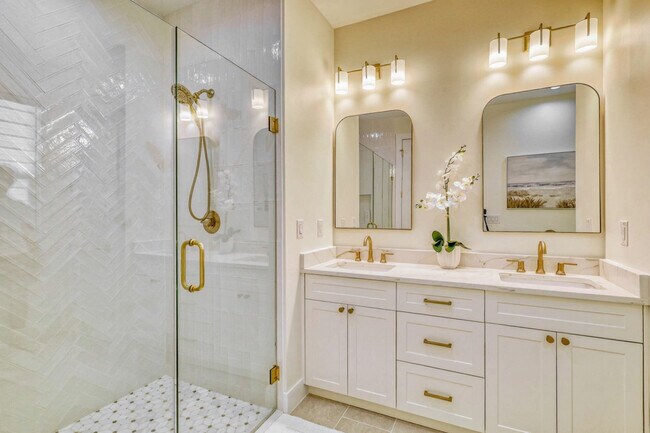 Building Photo - 2215 Amnesty Dr