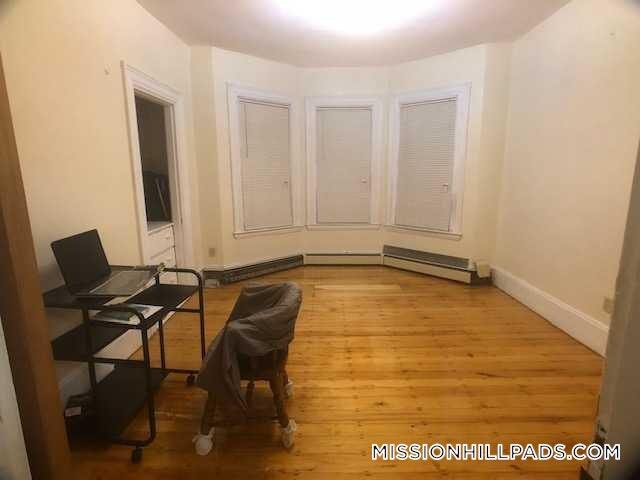 Building Photo - 103 Calumet St