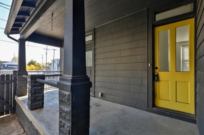 Building Photo - 476 Zimpfer St