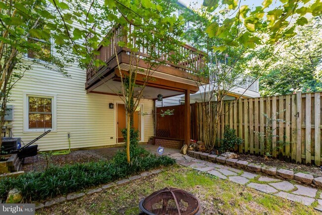 Building Photo - 7416 Spring Tree Dr