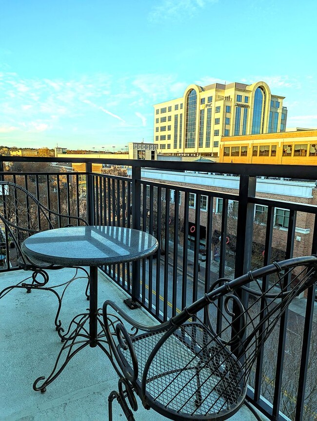 Building Photo - 670 Town Center Dr