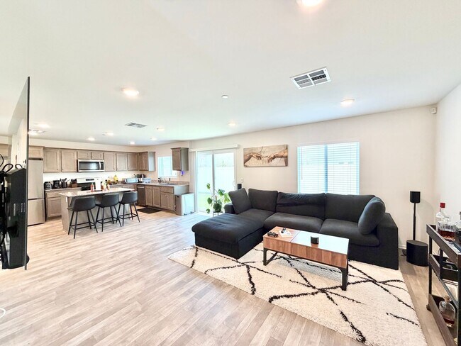 Building Photo - 30607 Cyclone Ave