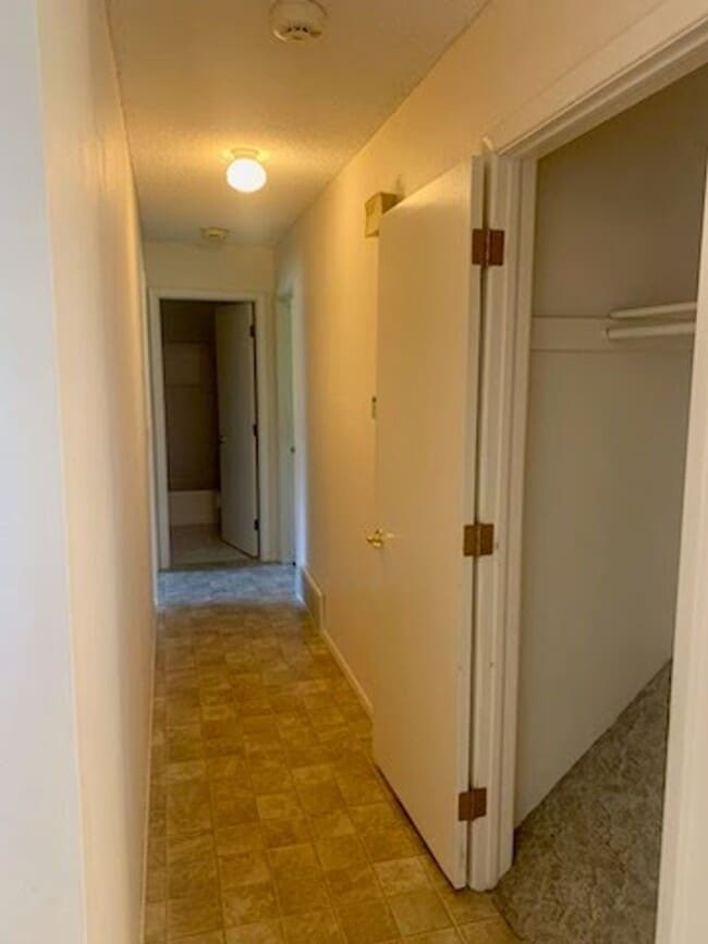 Building Photo - Spacious Heights 3 Bed!