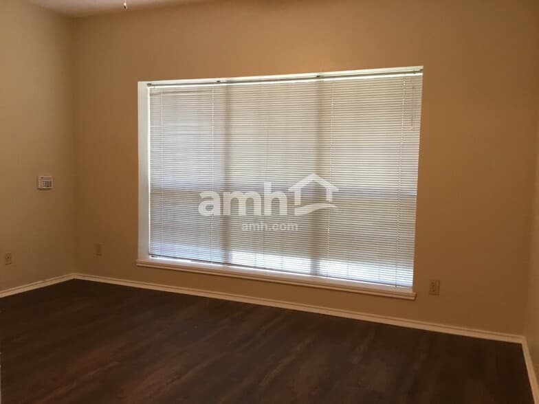 Building Photo - 923 Plantation Dr