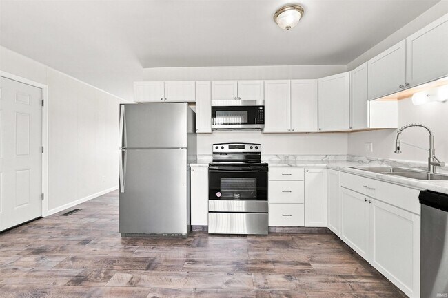 Building Photo - 7123 Strawberry Dr
