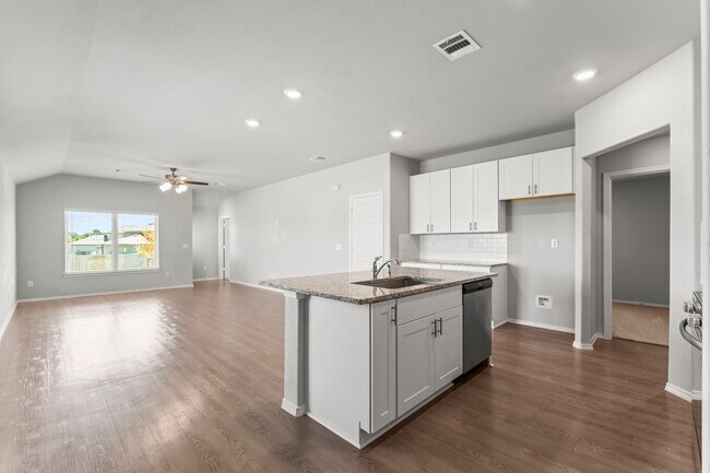 Building Photo - 603 Levine Ct