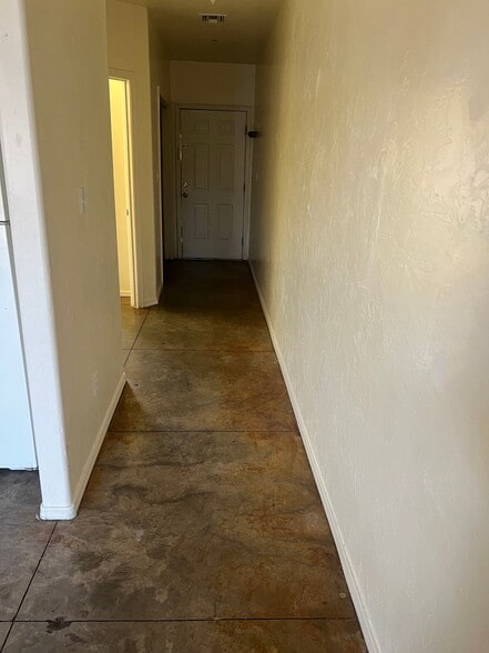 Building Photo - 422 Avenida Oriol