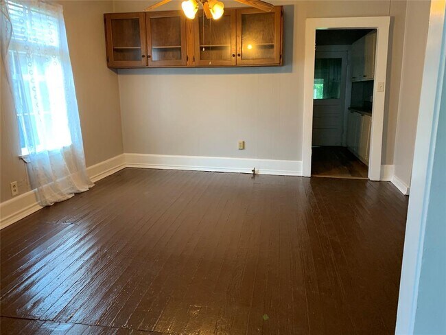 Building Photo - 416 Shaw St