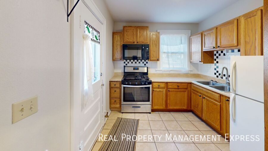 Building Photo - 3 Bedroom 1 Bathroom Home For Rent In Sioux Falls