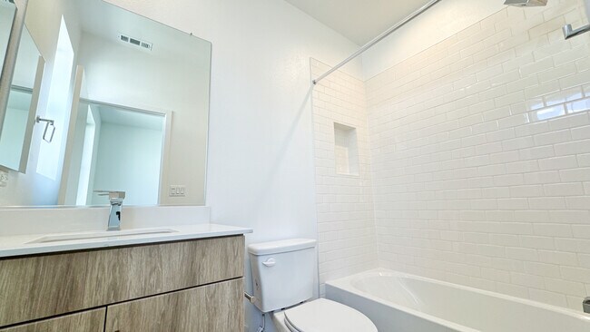 Building Photo - 123 N 1st Ave