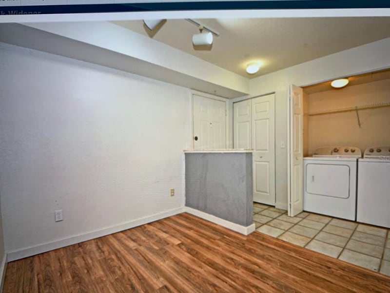 Building Photo - 832 Camargo Way