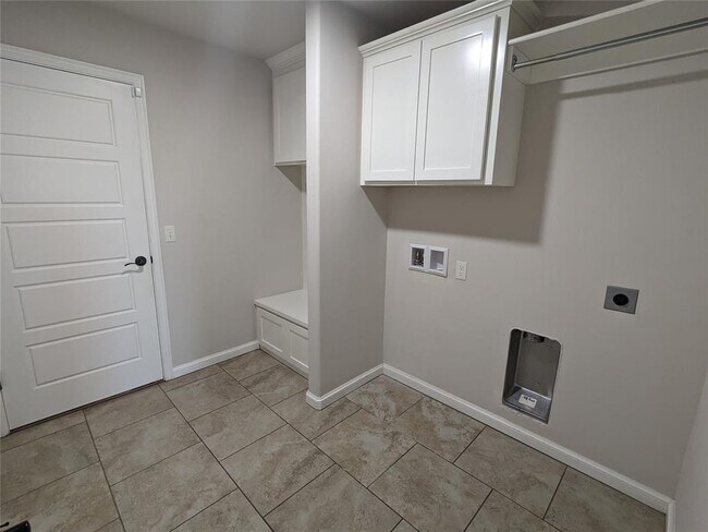 Building Photo - 3808 Manderly Pl