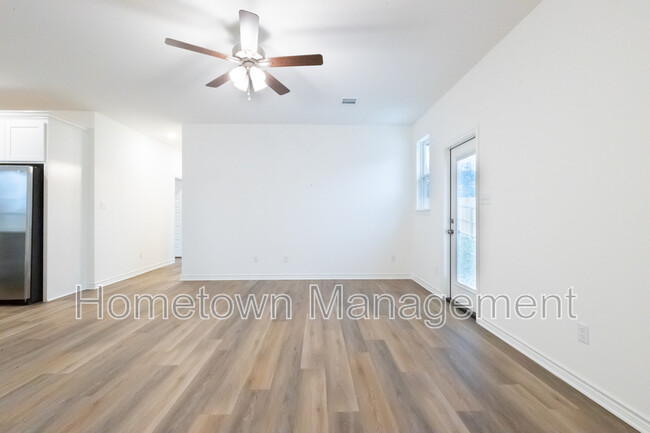 Building Photo - 2389 Lightfoot Ln