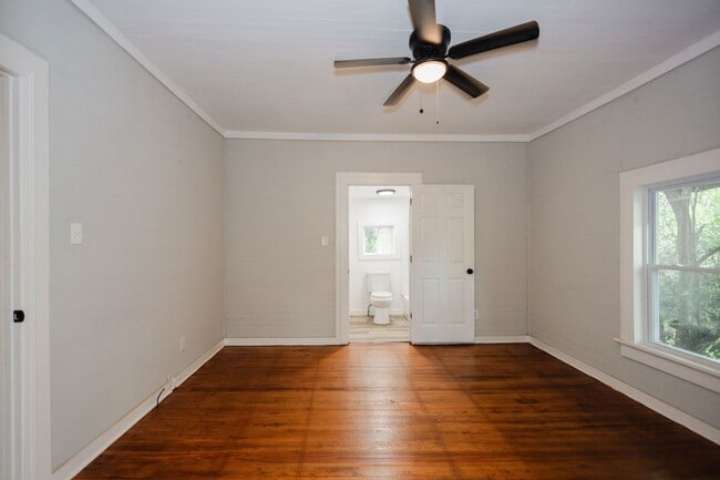 Building Photo - Move-in special: 50% off 1st month's rent – Newly Renovated 2 Bedroom Home!
