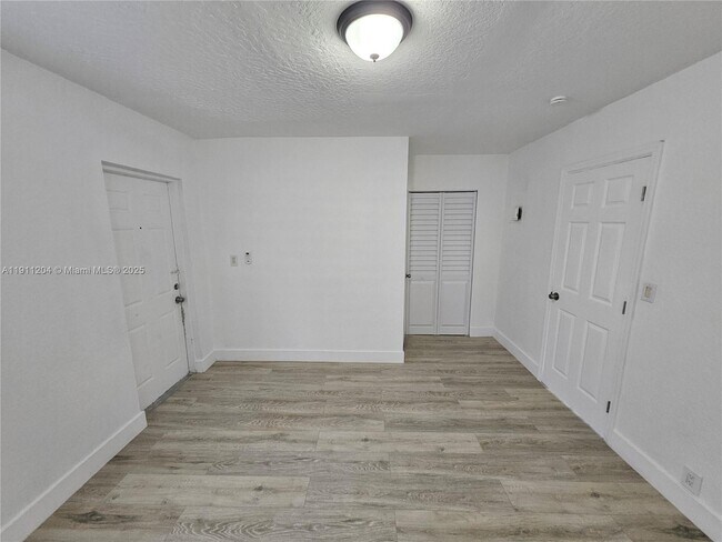 Building Photo - 118 NW 8th Ave