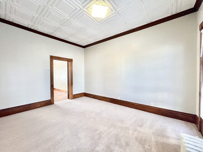 Building Photo - 749 Parker Ave