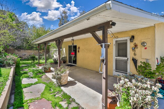 Building Photo - 24314 Kittridge St