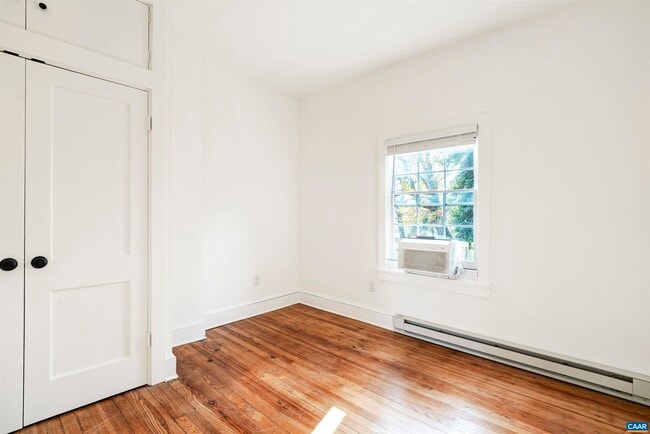 Building Photo - 2580 Nydrie Dr