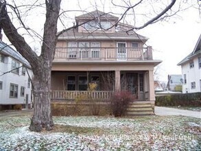 Building Photo - Cleveland Heights 1 bedroom 3rd Floor