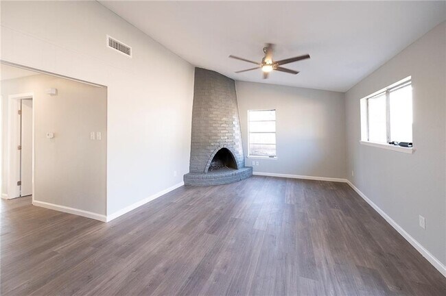 Building Photo - 4900 Hawk Cove