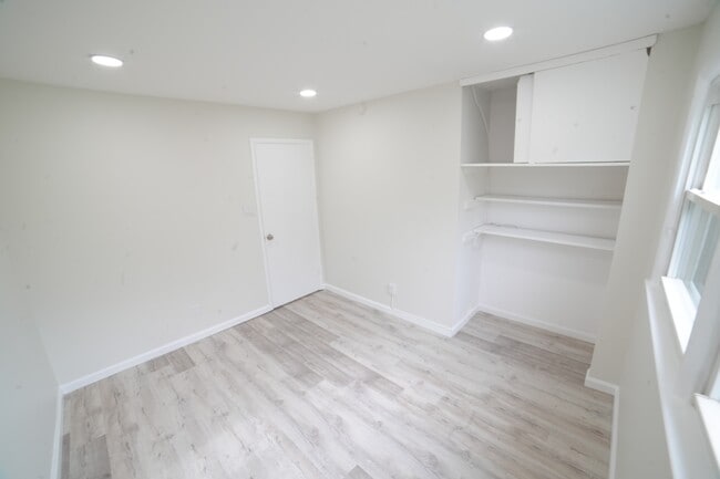 Building Photo - 41 Herbert Ave