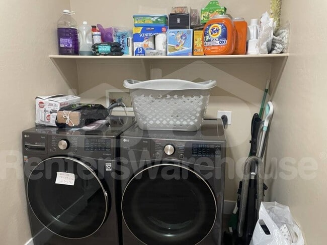 Building Photo - 2328 W Skinner Dr