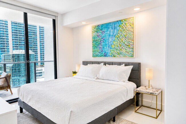 Building Photo - 1010 Brickell Ave