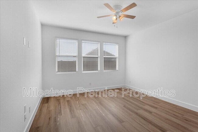 Building Photo - 820 Sunflower Trl