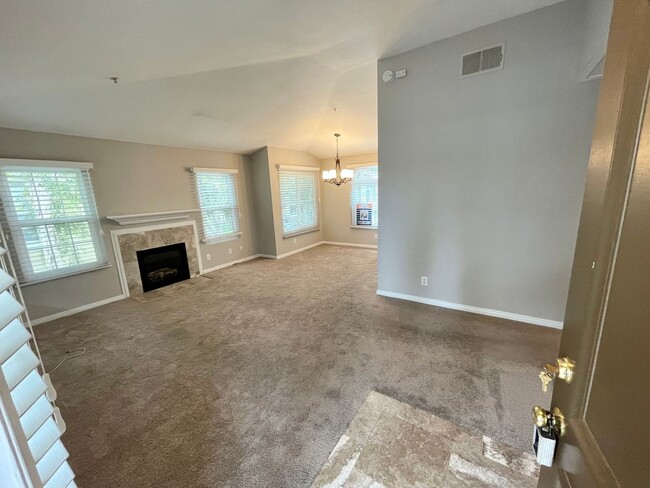 Building Photo - Gorgeous Condo for rent in Tustin Ranch