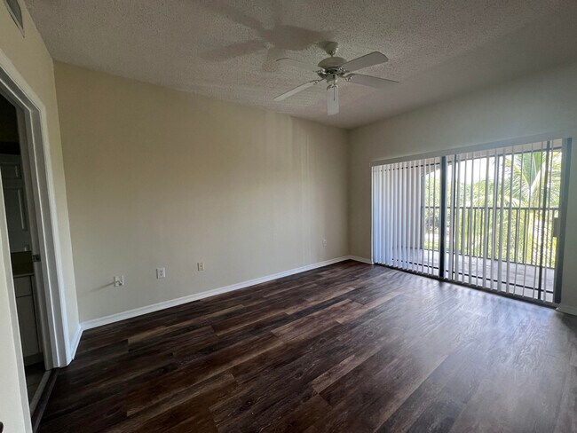 Building Photo - 2802 Sarento Pl
