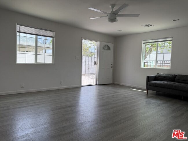 Building Photo - 18601 Hiawatha St