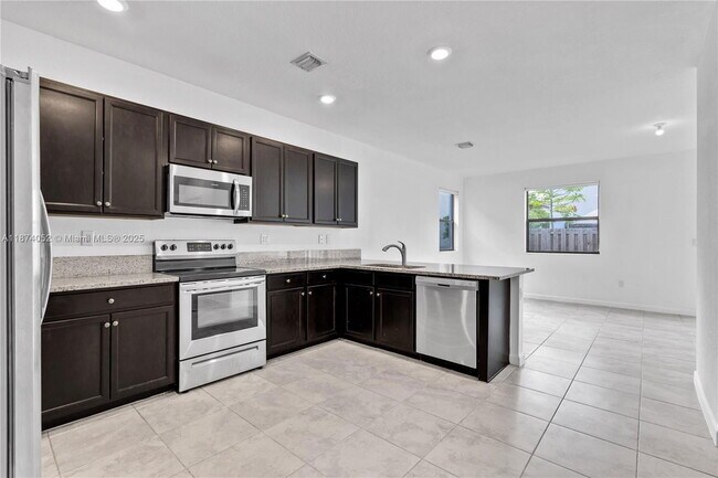 Building Photo - 25128 SW 113th Pl