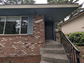 Building Photo - 2Bd/1.5Ba Shoreline Condo
