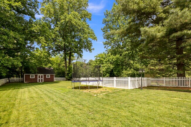 Building Photo - 6916 Seven Locks Rd