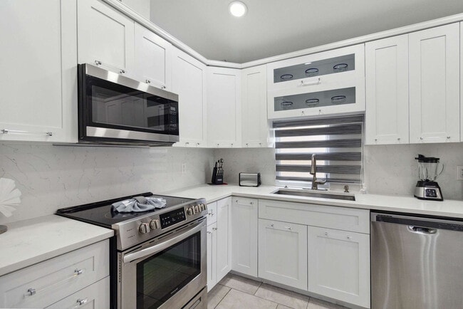 Building Photo - 4931 Dunmore Ln