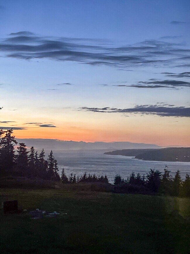 Building Photo - 3355 Saratoga Rd