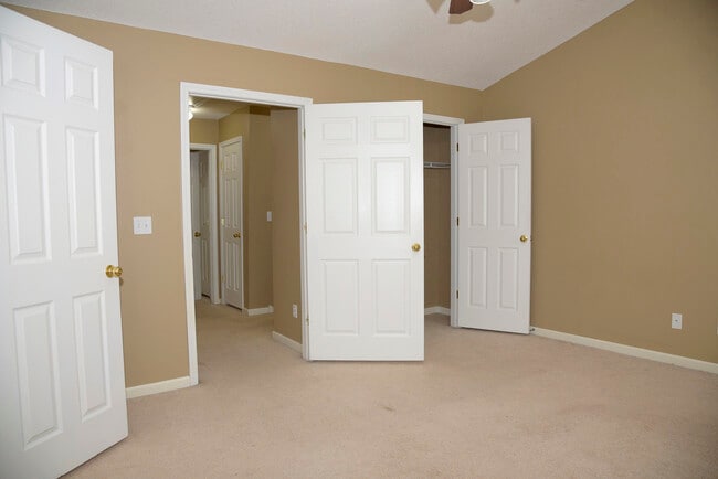Building Photo - 406 Crooked Pine Trail