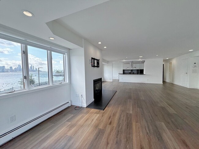 Building Photo - 17A Riverview Cir