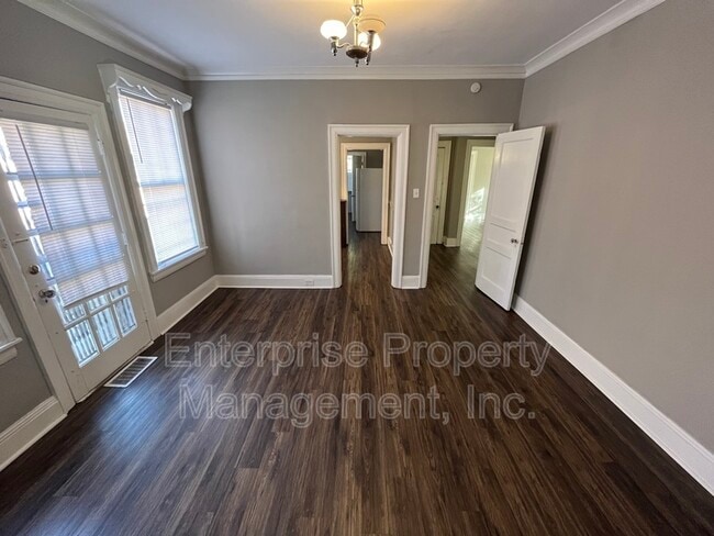 Building Photo - 836 Maury St