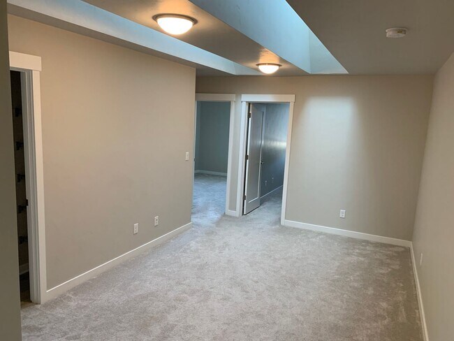 Building Photo - Stunning 3 BD | 2.5 BA Townhome in Rosedale Parks | Pool, Clubhouse & Prime Location